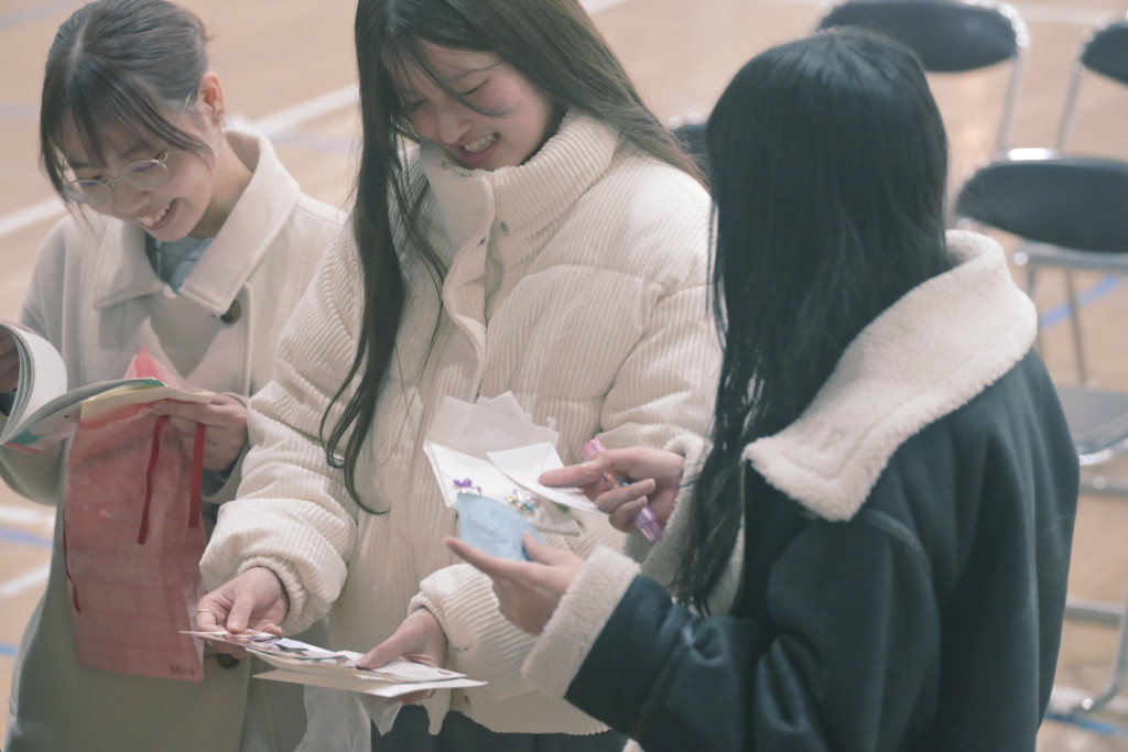 笠岡市立小学校 平成20年度卒業生 タイムカプセルの開封式