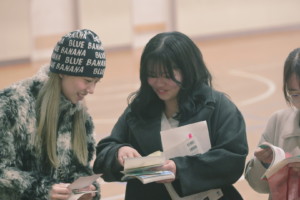 笠岡市立小学校 平成29年度卒業生 タイムカプセルの開封式